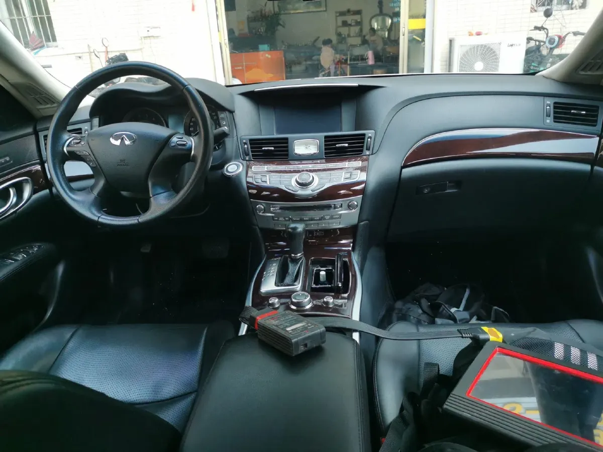 2015 Infiniti Q70 3.5L 298HP V6 7AT Hybrid,autocango,china used car exporter,china ev exporter,chinese used car exporter,chinese used ev exporter