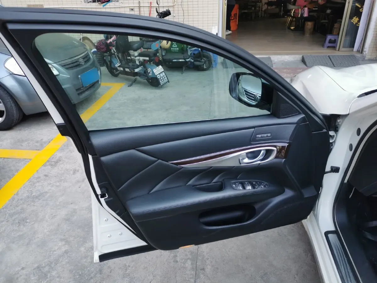 2015 Infiniti Q70 3.5L 298HP V6 7AT Hybrid,autocango,china used car exporter,china ev exporter,chinese used car exporter,chinese used ev exporter