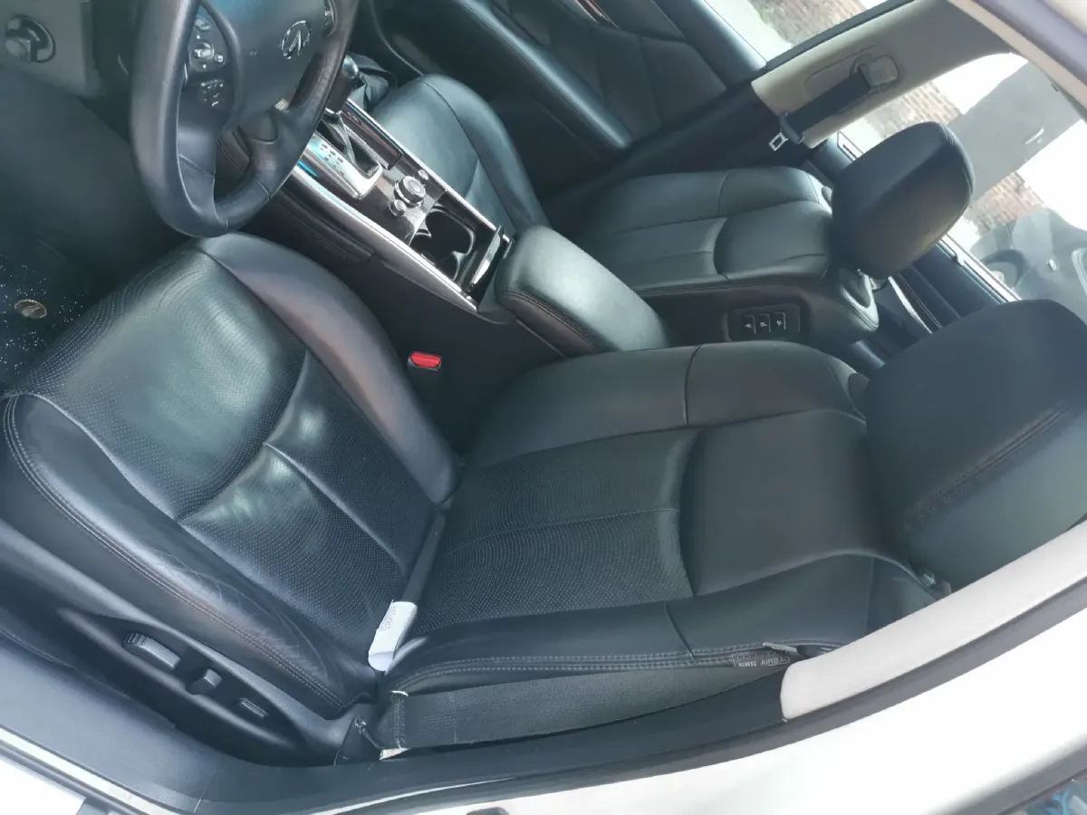 2015 Infiniti Q70 3.5L 298HP V6 7AT Hybrid,autocango,china used car exporter,china ev exporter,chinese used car exporter,chinese used ev exporter