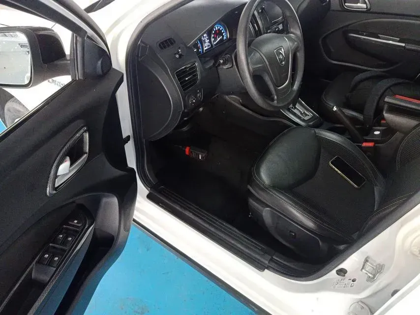 2014 BaoJun 610 1.5L 112HP L4 6AT,autocango,china used car exporter,china ev exporter,chinese used car exporter,chinese used ev exporter