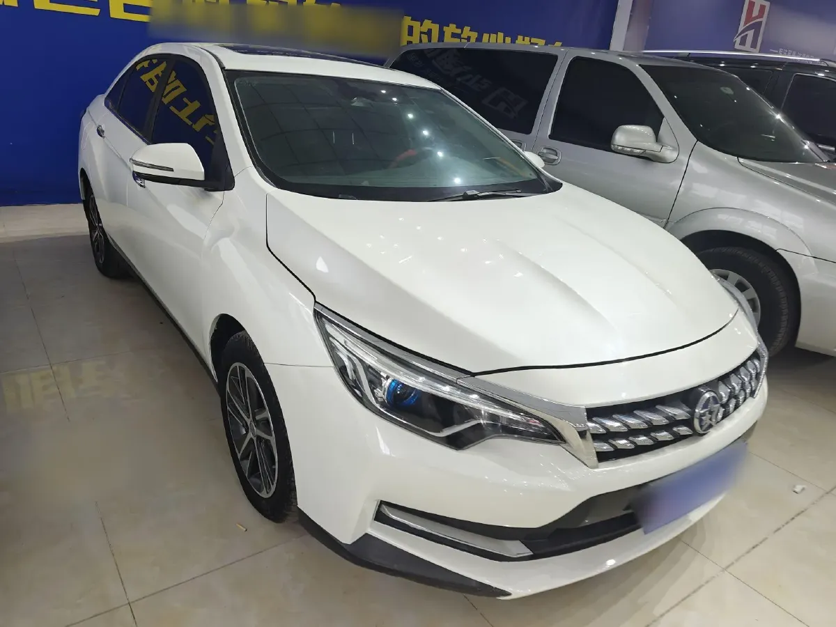2019 Venucia D60 1.6L 126HP L4 5MT,autocango,china used car exporter,china ev exporter,chinese used car exporter,chinese used ev exporter