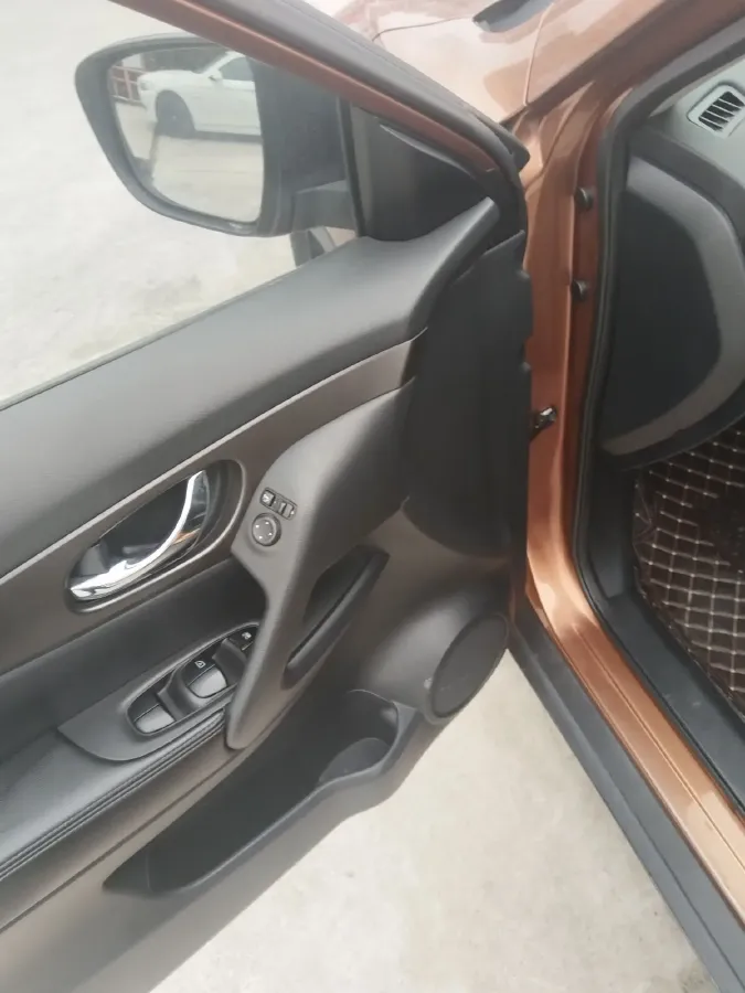 2014 Nissan X-Trail 2.0L 150HP L4 CVT,autocango,china used car exporter,china ev exporter,chinese used car exporter,chinese used ev exporter