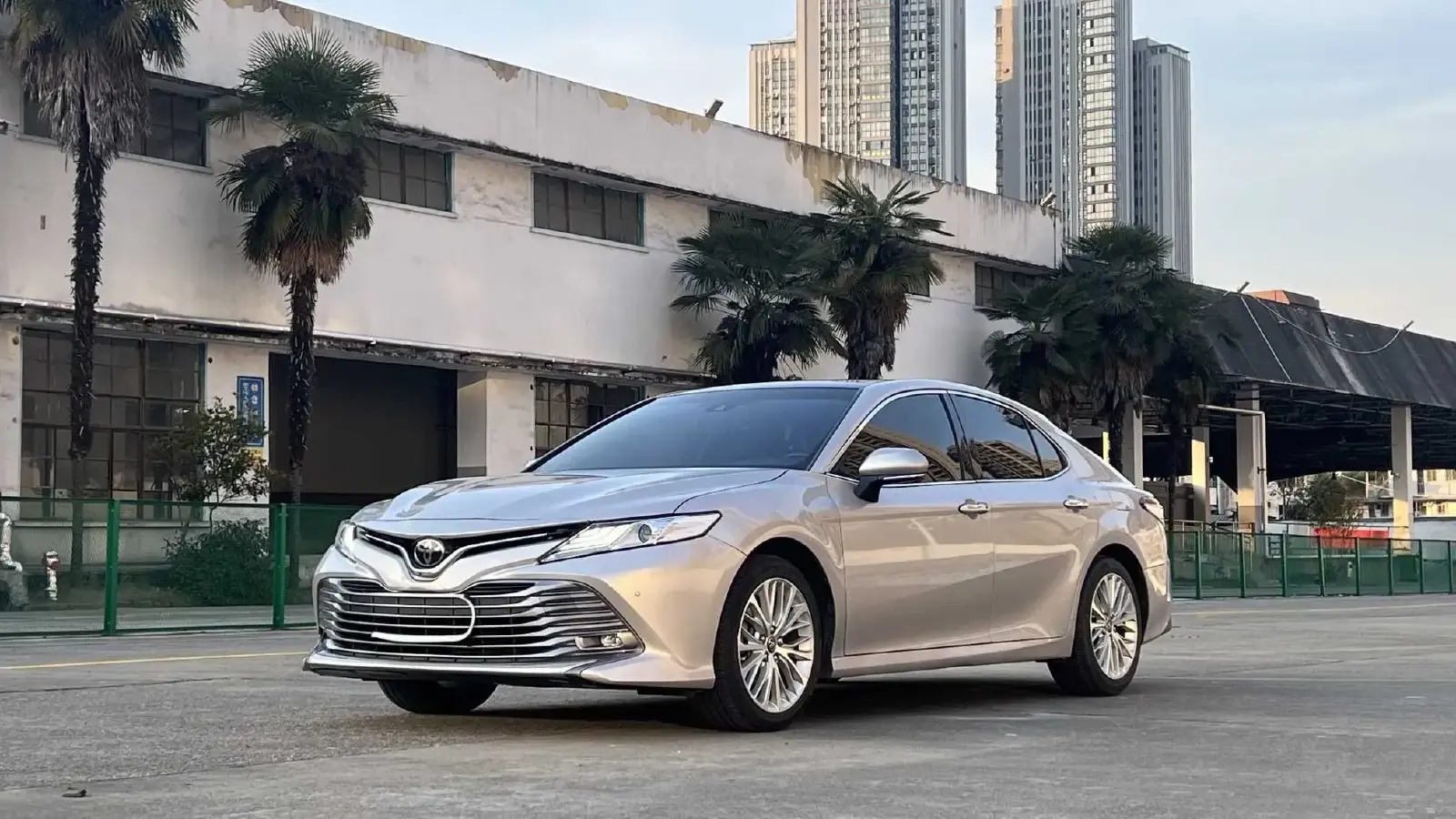 2018 Toyota Camry 2.5L 209HP L4 8AT