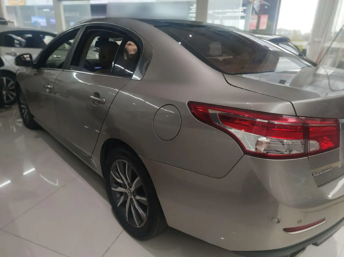 2013 Renault Latitude 2.5L 177HP V6 6AT,autocango,china used car exporter,china ev exporter,chinese used car exporter,chinese used ev exporter