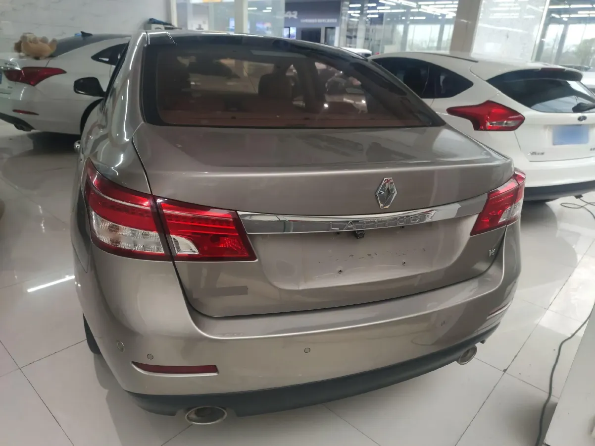 2013 Renault Latitude 2.5L 177HP V6 6AT,autocango,china used car exporter,china ev exporter,chinese used car exporter,chinese used ev exporter