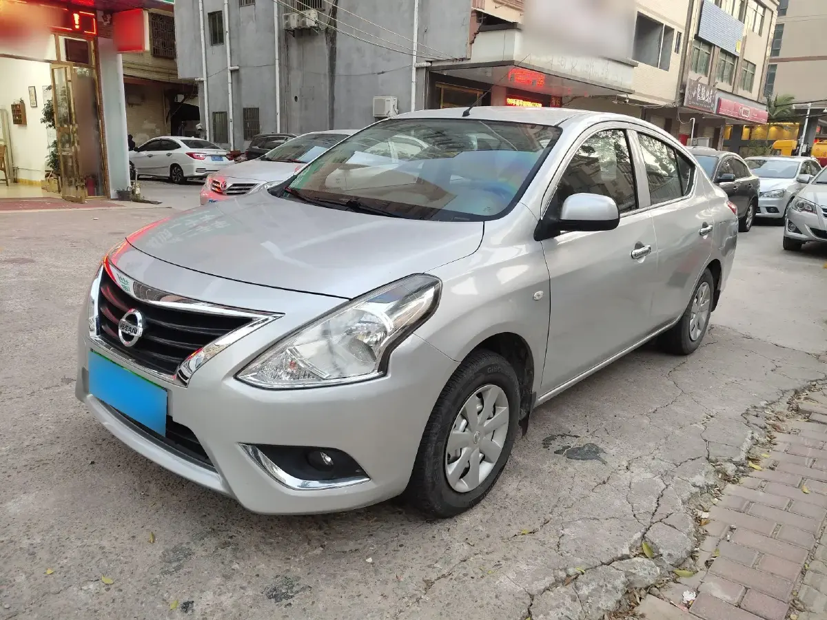 2015 Nissan Sunny 1.5L 112HP L4 CVT