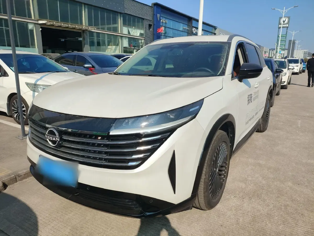 2024 Nissan Pathfinder 2.0T 252HP L4 9AT