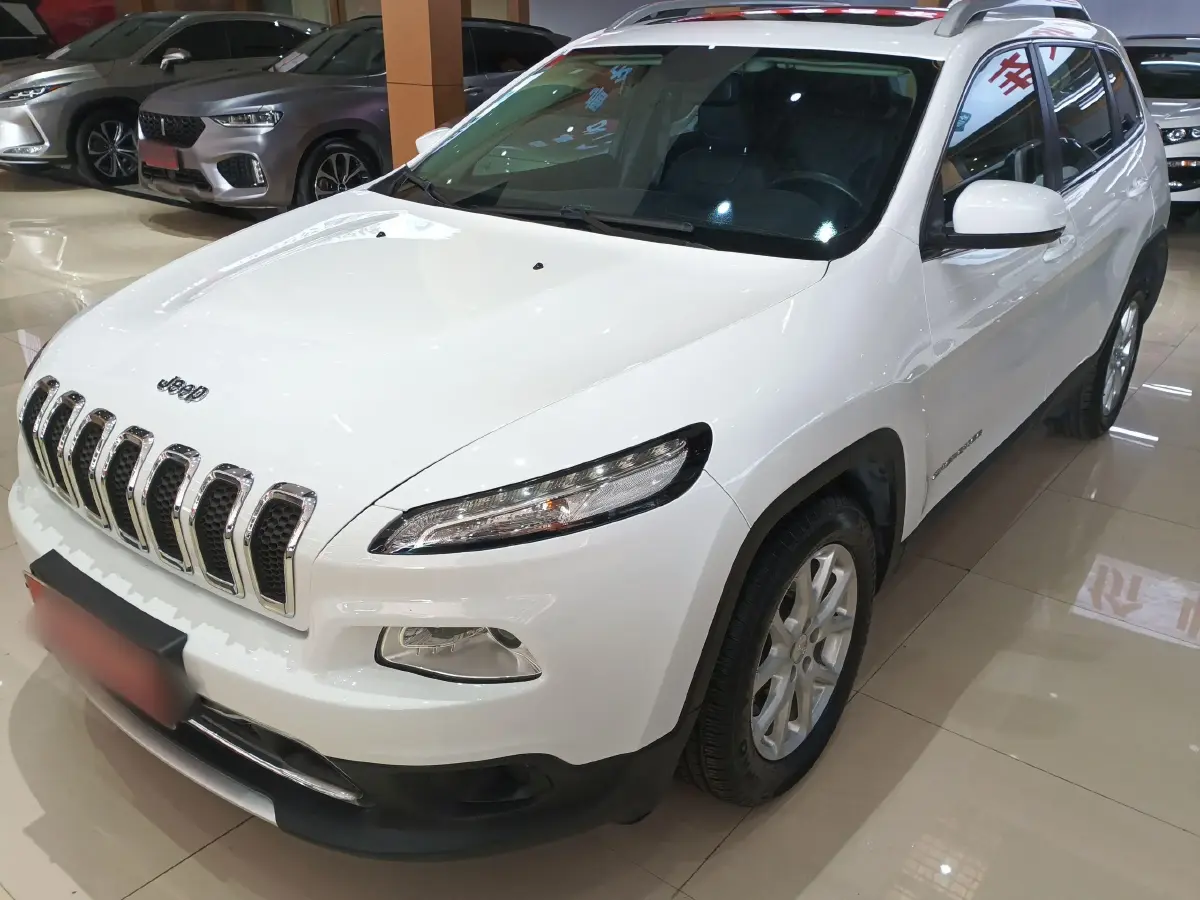 2017 Jeep Cherokee 2.0L 155HP L4 9AT