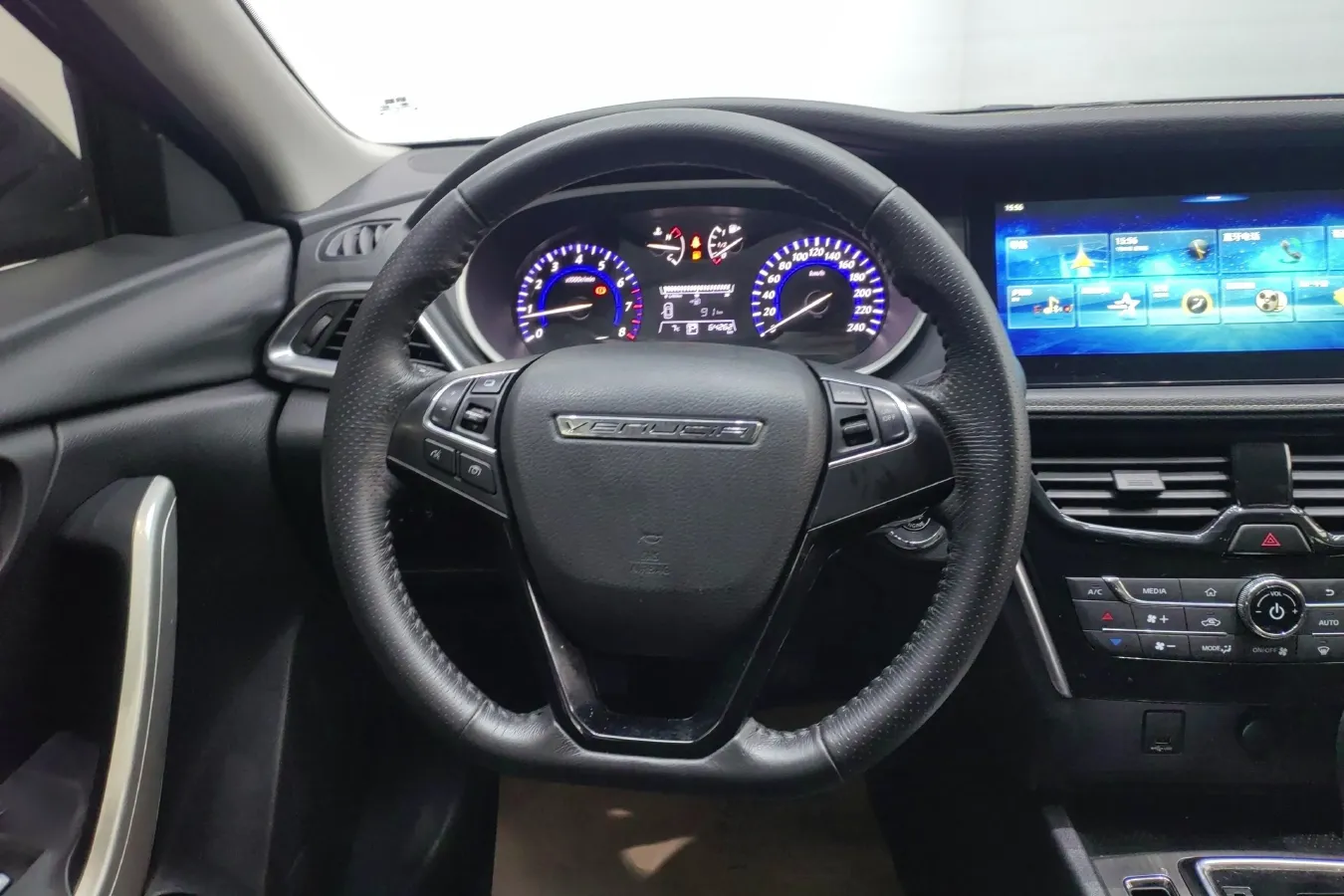 2018 Venucia T90 2.0L 144HP L4 CVT,autocango,china used car exporter,china ev exporter,chinese used car exporter,chinese used ev exporter