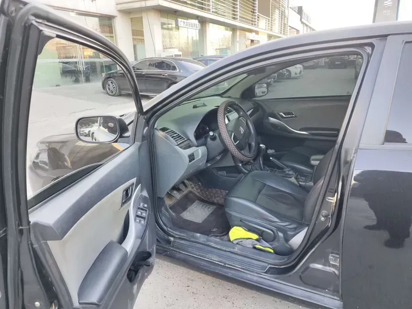 2014 Zotye Z300 1.5L 113HP L4 5MT,autocango,china used car exporter,china ev exporter,chinese used car exporter,chinese used ev exporter