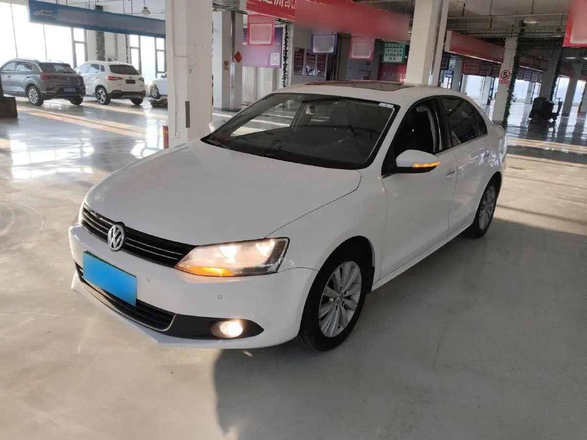 2014 Volkswagen Sagitar 1.4T 131HP L4 7DCT