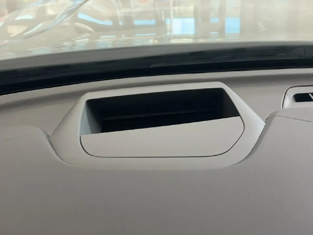 2024 Volvo XC60 PHEV 2.0T 310HP L4 8AT PHEV 18.8KWH,autocango,china used car exporter,china ev exporter,chinese used car exporter,chinese used ev exporter