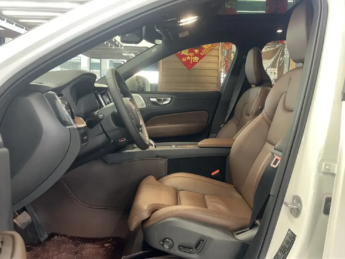 2024 Volvo XC60 PHEV 2.0T 310HP L4 8AT PHEV 18.8KWH,autocango,china used car exporter,china ev exporter,chinese used car exporter,chinese used ev exporter