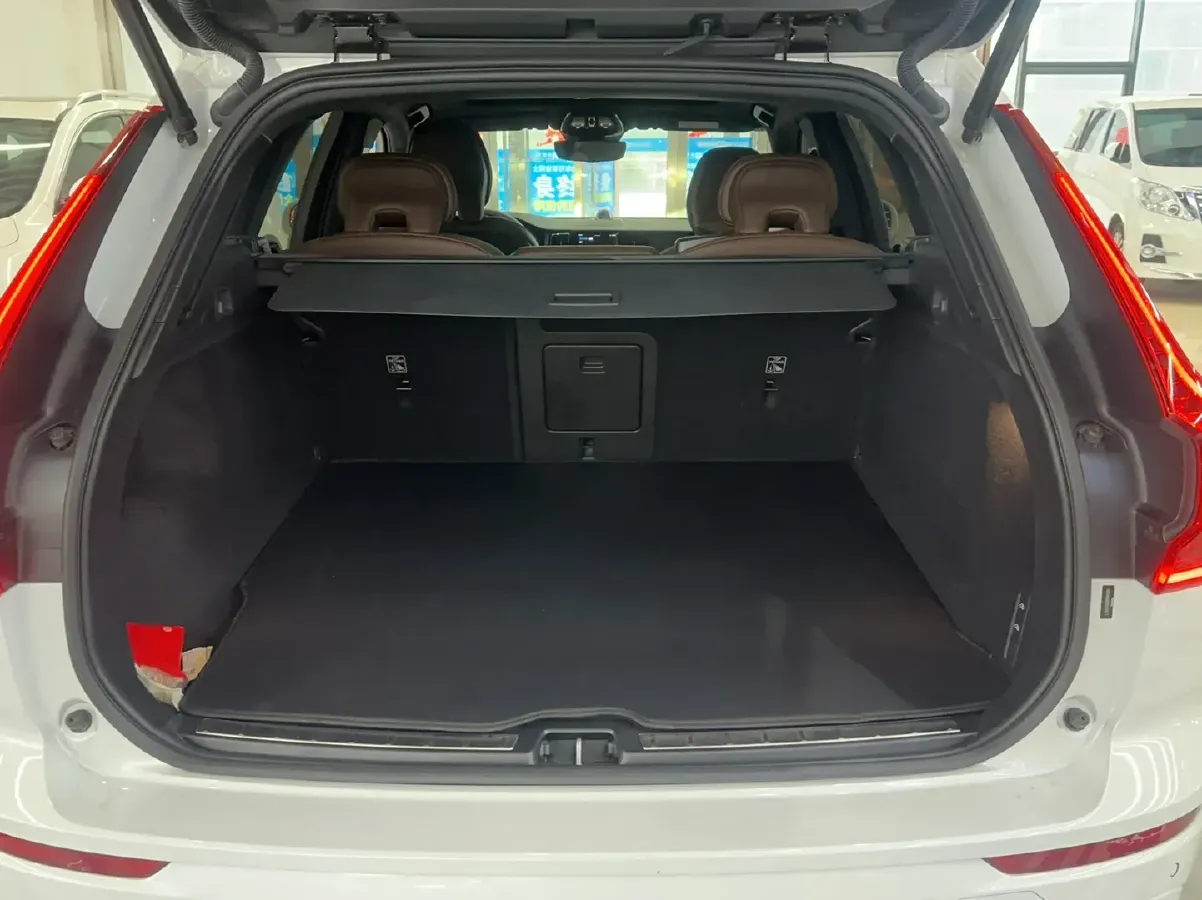 2024 Volvo XC60 PHEV 2.0T 310HP L4 8AT PHEV 18.8KWH,autocango,china used car exporter,china ev exporter,chinese used car exporter,chinese used ev exporter