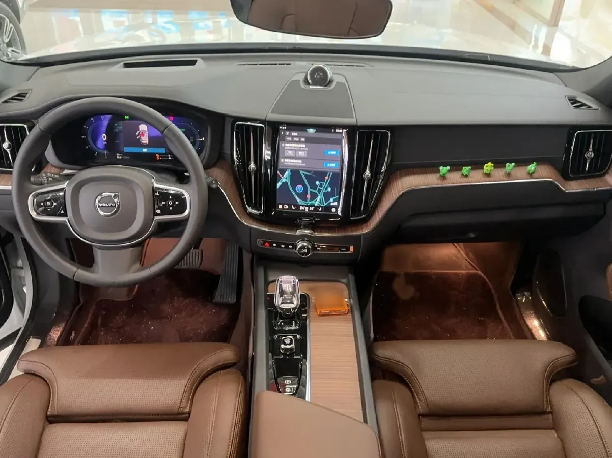 2024 Volvo XC60 PHEV 2.0T 310HP L4 8AT PHEV 18.8KWH,autocango,china used car exporter,china ev exporter,chinese used car exporter,chinese used ev exporter