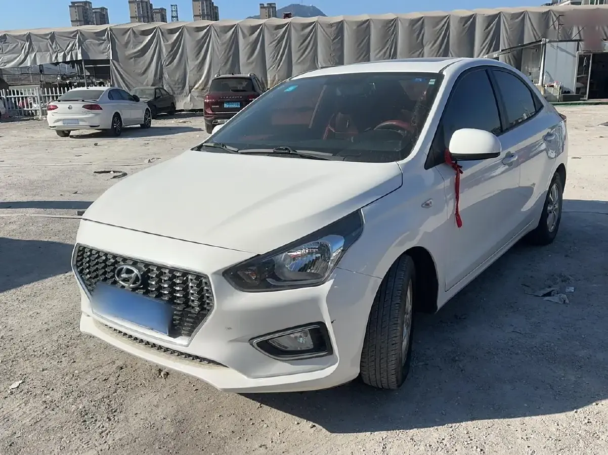 2017 Hyundai Reina 1.4L 95HP L4 5MT