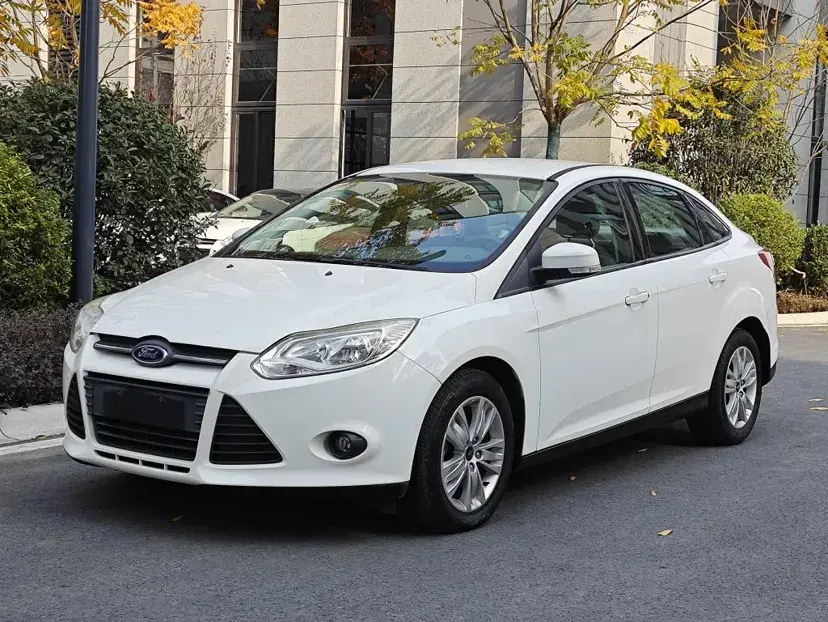 2012 Ford Focus 1.6L 125HP L4 5MT