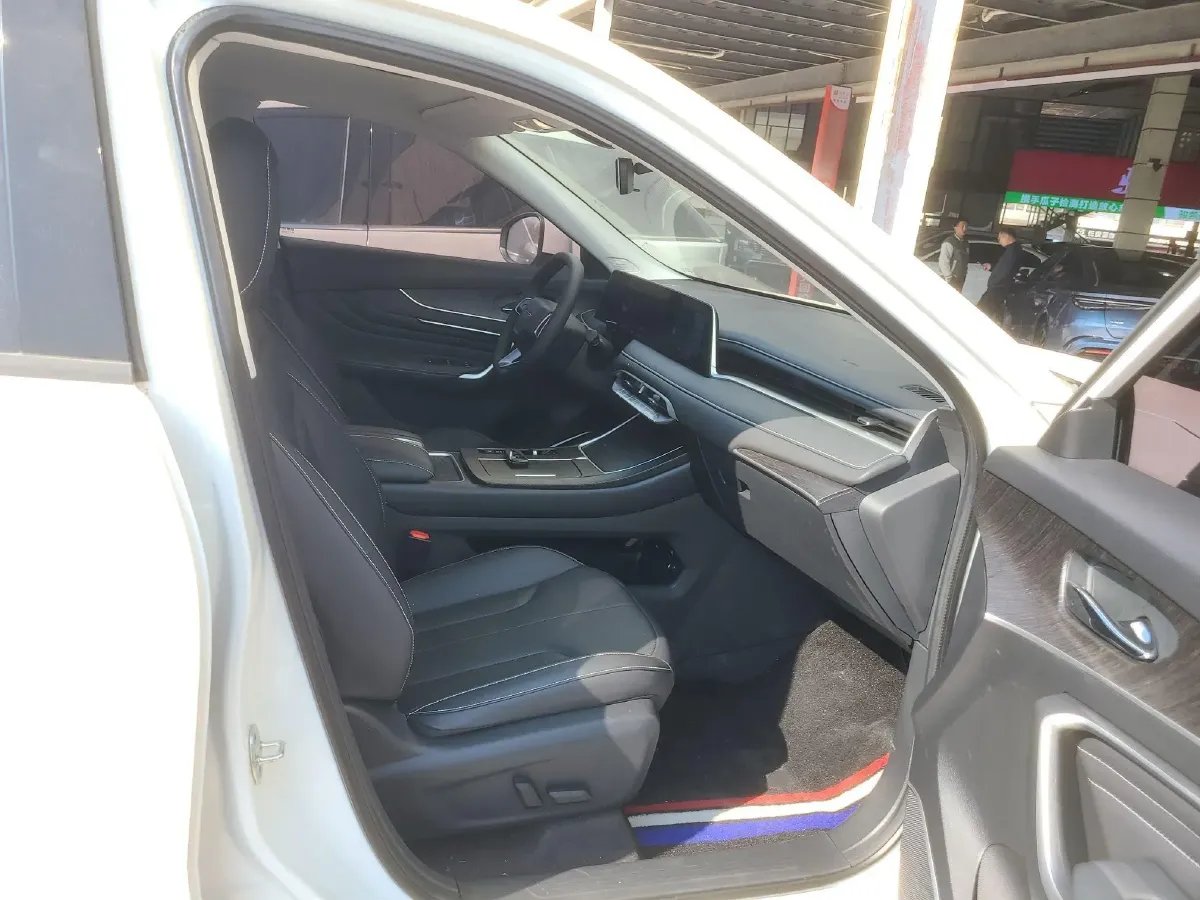 2023 Venucia Grand V DD-i 1.5T 163HP L4 E-CVT PHEV 18.4KWH,autocango,china used car exporter,china ev exporter,chinese used car exporter,chinese used ev exporter