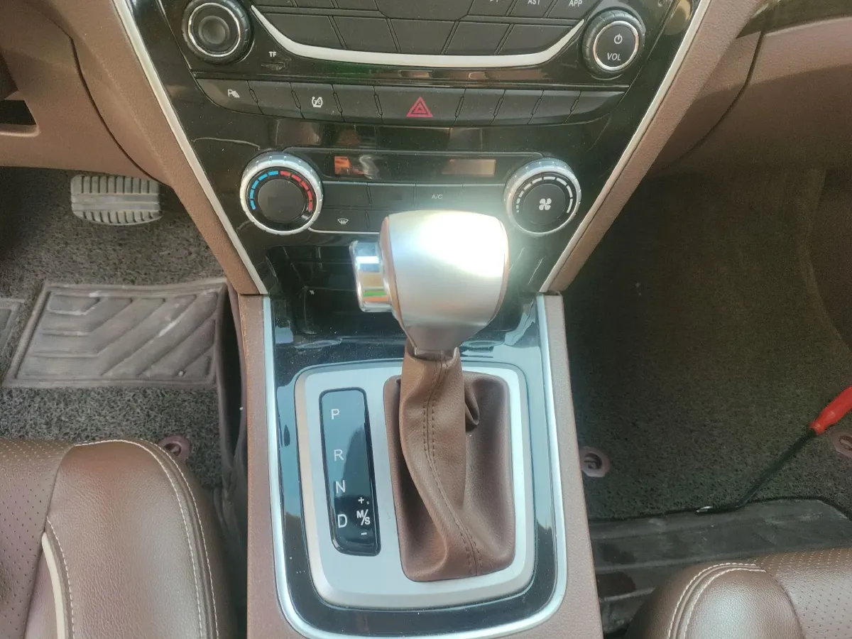 2017 Leopaard CS10 2.0T 177HP L4 6DCT,autocango,china used car exporter,china ev exporter,chinese used car exporter,chinese used ev exporter