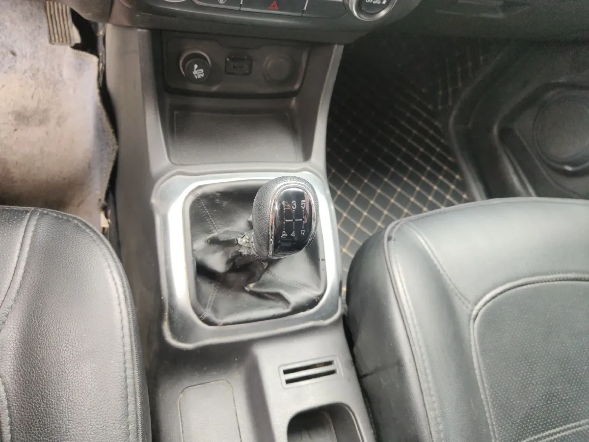 2018 ChangAn Oshan X70A 1.5L 107HP L4 5MT,autocango,china used car exporter,china ev exporter,chinese used car exporter,chinese used ev exporter