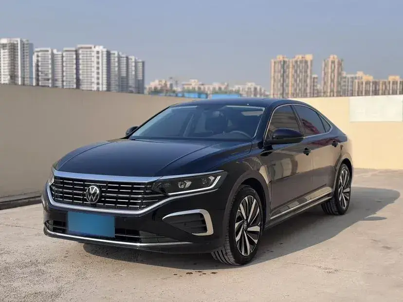 2024 Volkswagen Passat 2.0T 186HP L4 7DCT