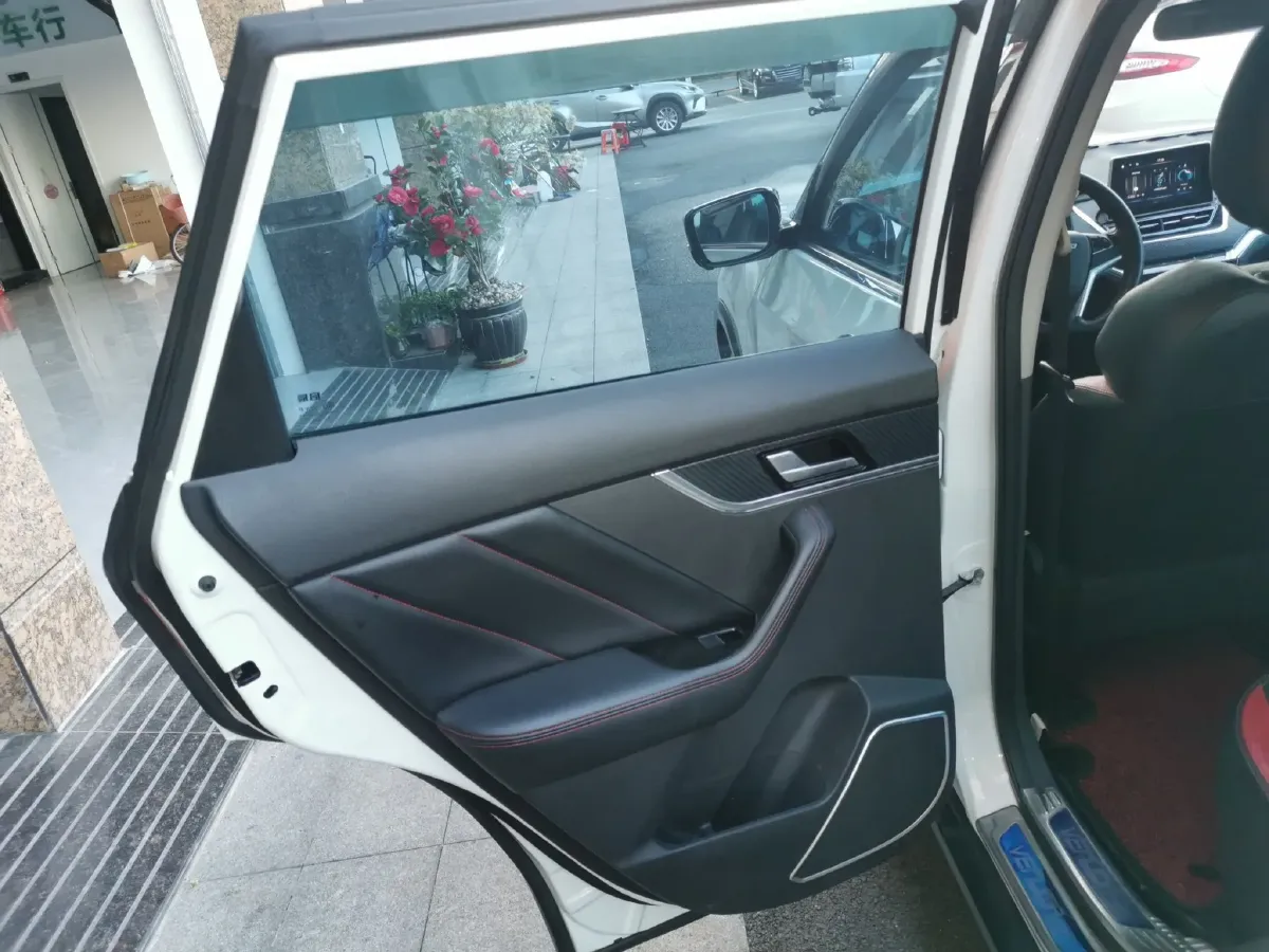 2020 Venucia T60 1.6L 126HP L4 CVT,autocango,china used car exporter,china ev exporter,chinese used car exporter,chinese used ev exporter