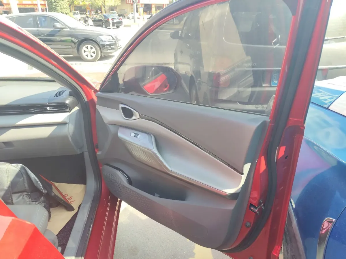 2020 BaoJun RC-5 1.5L 99HP L4 6MT,autocango,china used car exporter,china ev exporter,chinese used car exporter,chinese used ev exporter