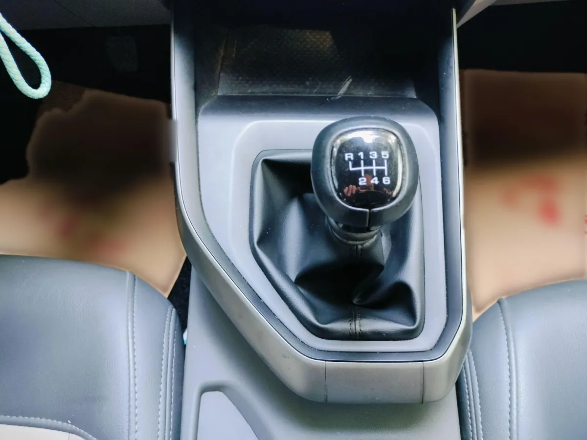 2020 BaoJun RC-5 1.5L 99HP L4 6MT,autocango,china used car exporter,china ev exporter,chinese used car exporter,chinese used ev exporter