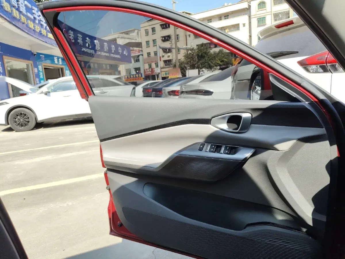 2020 BaoJun RC-5 1.5L 99HP L4 6MT,autocango,china used car exporter,china ev exporter,chinese used car exporter,chinese used ev exporter