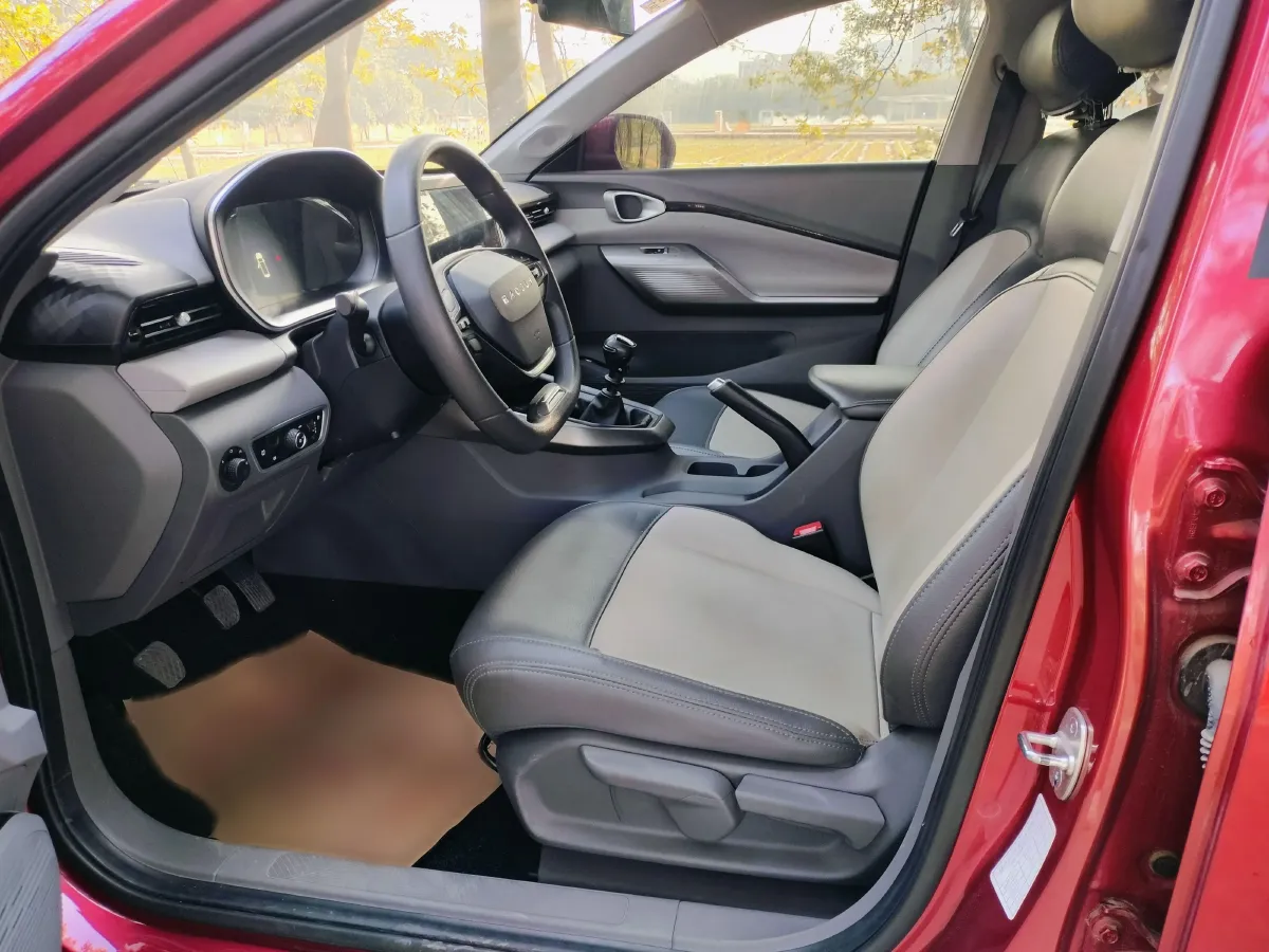 2020 BaoJun RC-5 1.5L 99HP L4 6MT,autocango,china used car exporter,china ev exporter,chinese used car exporter,chinese used ev exporter