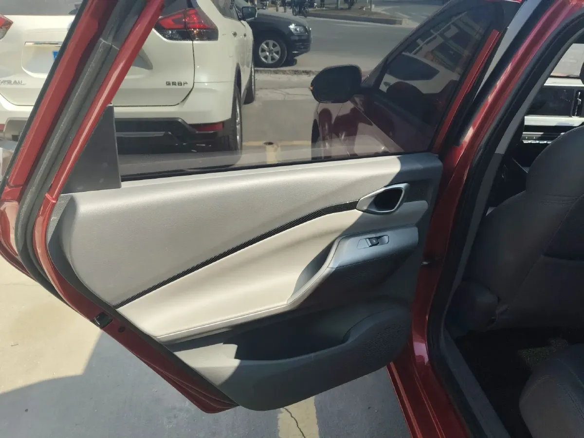 2020 BaoJun RC-5 1.5L 99HP L4 6MT,autocango,china used car exporter,china ev exporter,chinese used car exporter,chinese used ev exporter