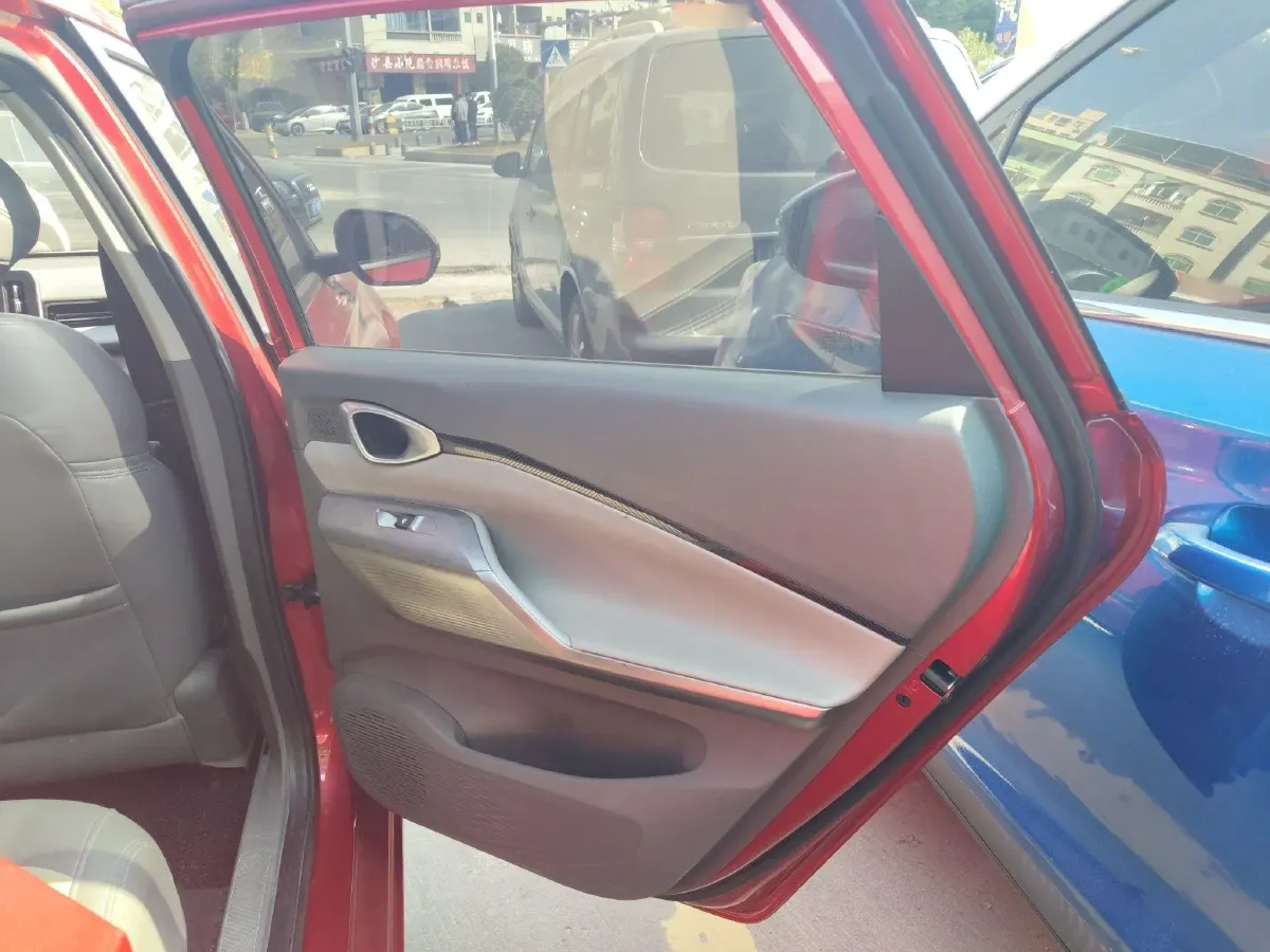 2020 BaoJun RC-5 1.5L 99HP L4 6MT,autocango,china used car exporter,china ev exporter,chinese used car exporter,chinese used ev exporter