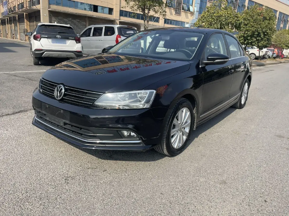 2015 Volkswagen Sagitar 1.4T 131HP L4 7DCT