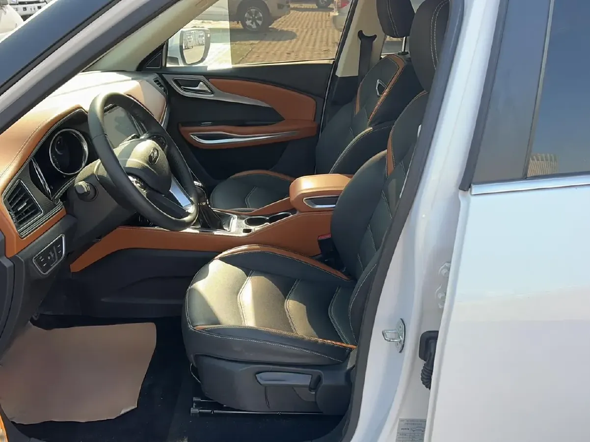 2017 Zotye T300 1.5L 112HP L4 5MT,autocango,china used car exporter,china ev exporter,chinese used car exporter,chinese used ev exporter