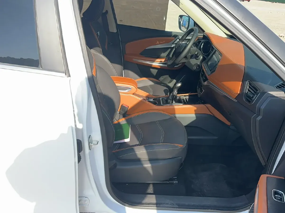 2017 Zotye T300 1.5L 112HP L4 5MT,autocango,china used car exporter,china ev exporter,chinese used car exporter,chinese used ev exporter