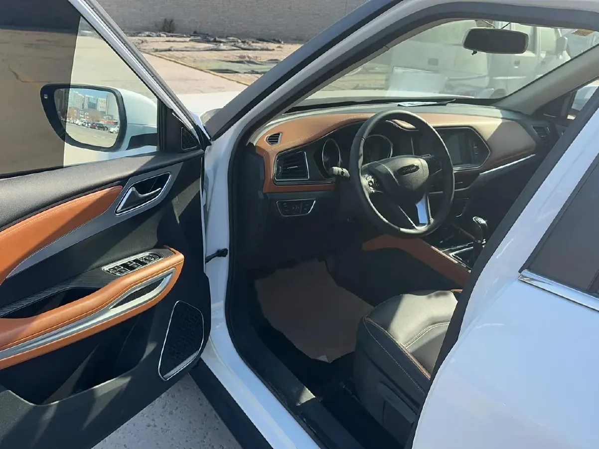 2017 Zotye T300 1.5L 112HP L4 5MT,autocango,china used car exporter,china ev exporter,chinese used car exporter,chinese used ev exporter