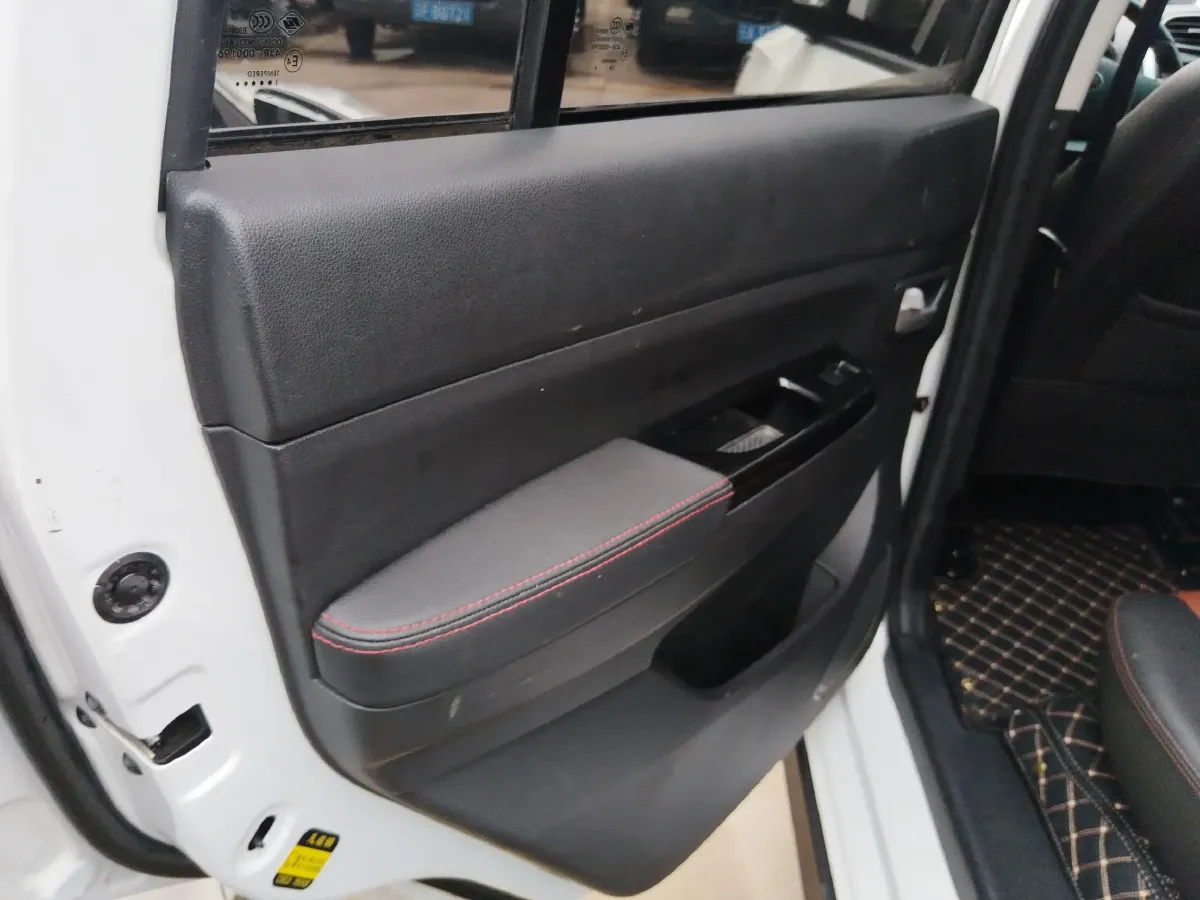 2022 SWM X3 1.5L 112HP L4 5MT,autocango,china used car exporter,china ev exporter,chinese used car exporter,chinese used ev exporter