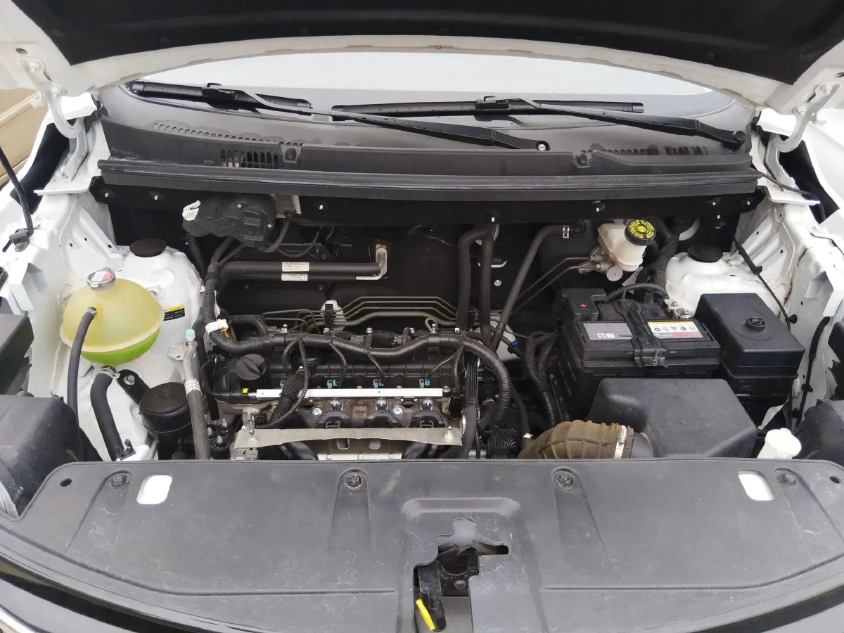 2022 SWM X3 1.5L 112HP L4 5MT,autocango,china used car exporter,china ev exporter,chinese used car exporter,chinese used ev exporter