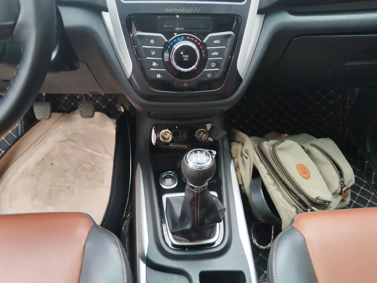 2022 SWM X3 1.5L 112HP L4 5MT,autocango,china used car exporter,china ev exporter,chinese used car exporter,chinese used ev exporter