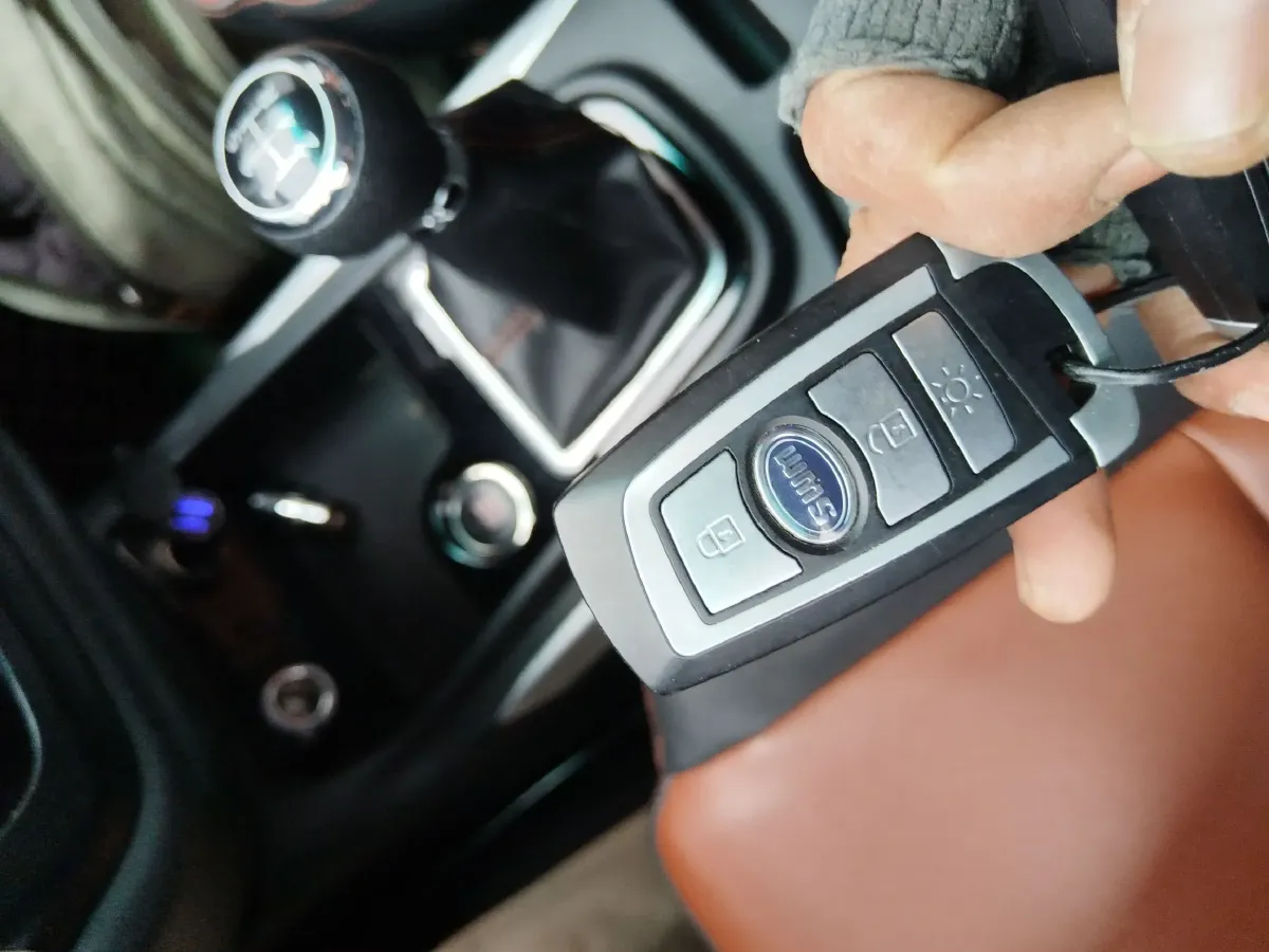 2022 SWM X3 1.5L 112HP L4 5MT,autocango,china used car exporter,china ev exporter,chinese used car exporter,chinese used ev exporter