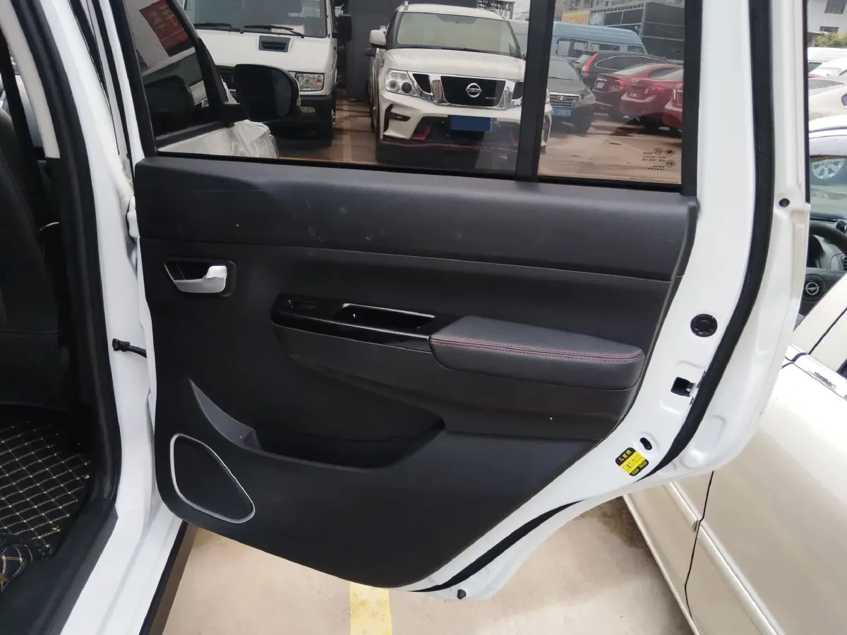 2022 SWM X3 1.5L 112HP L4 5MT,autocango,china used car exporter,china ev exporter,chinese used car exporter,chinese used ev exporter