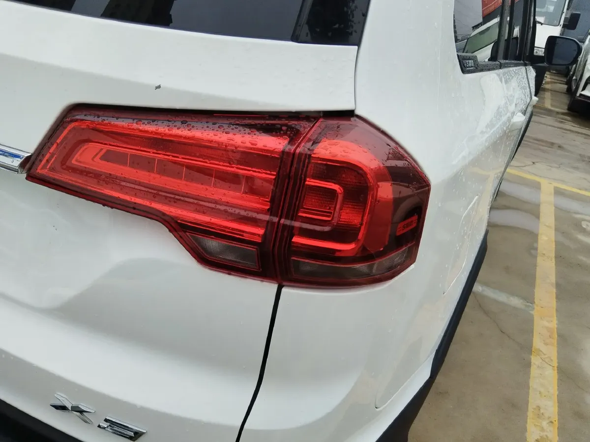 2022 SWM X3 1.5L 112HP L4 5MT,autocango,china used car exporter,china ev exporter,chinese used car exporter,chinese used ev exporter