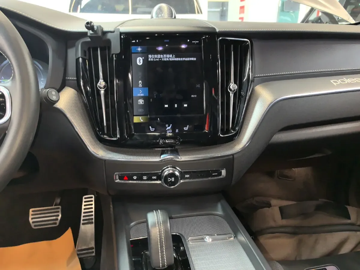 2021 Volvo XC60 PHEV 2.0T 303HP L4 8AT PHEV 11.6KWH,autocango,china used car exporter,china ev exporter,chinese used car exporter,chinese used ev exporter