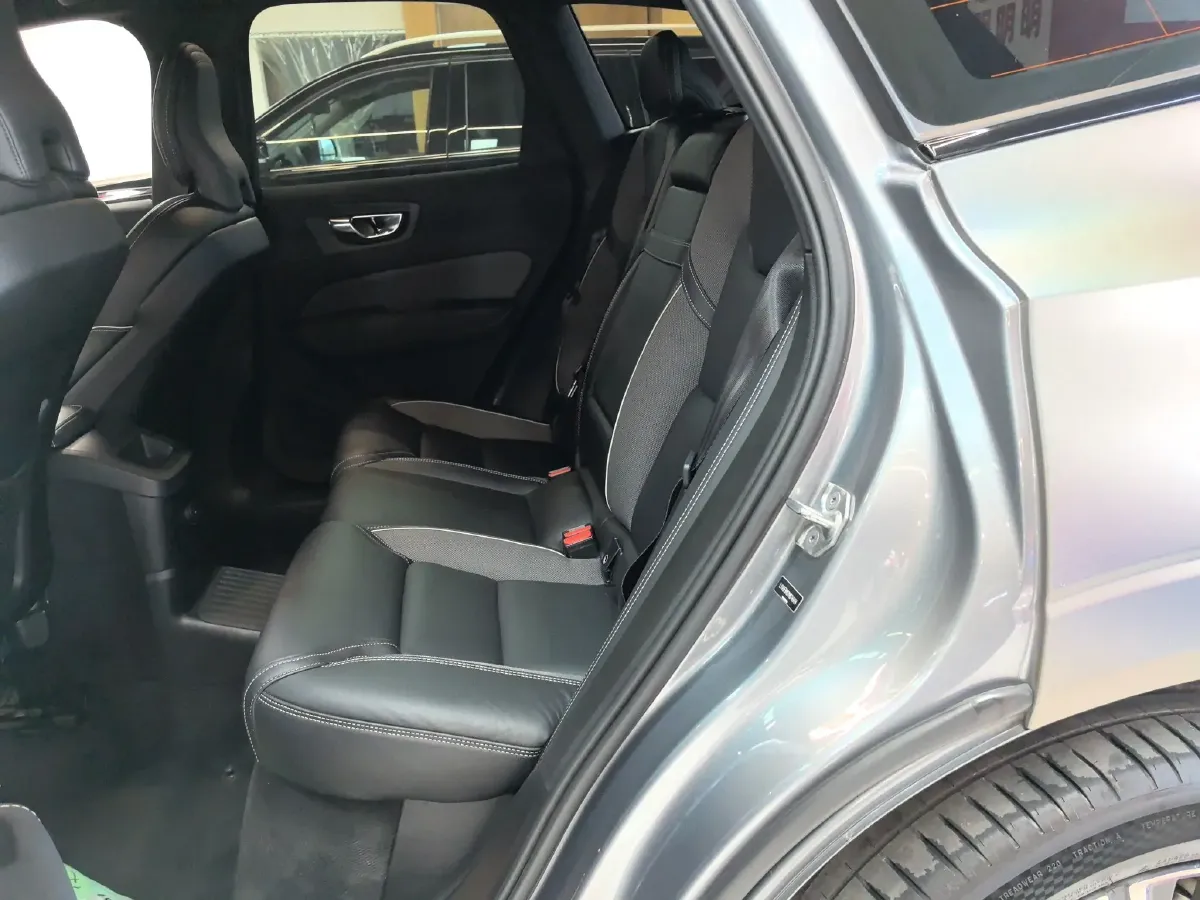 2021 Volvo XC60 PHEV 2.0T 303HP L4 8AT PHEV 11.6KWH,autocango,china used car exporter,china ev exporter,chinese used car exporter,chinese used ev exporter