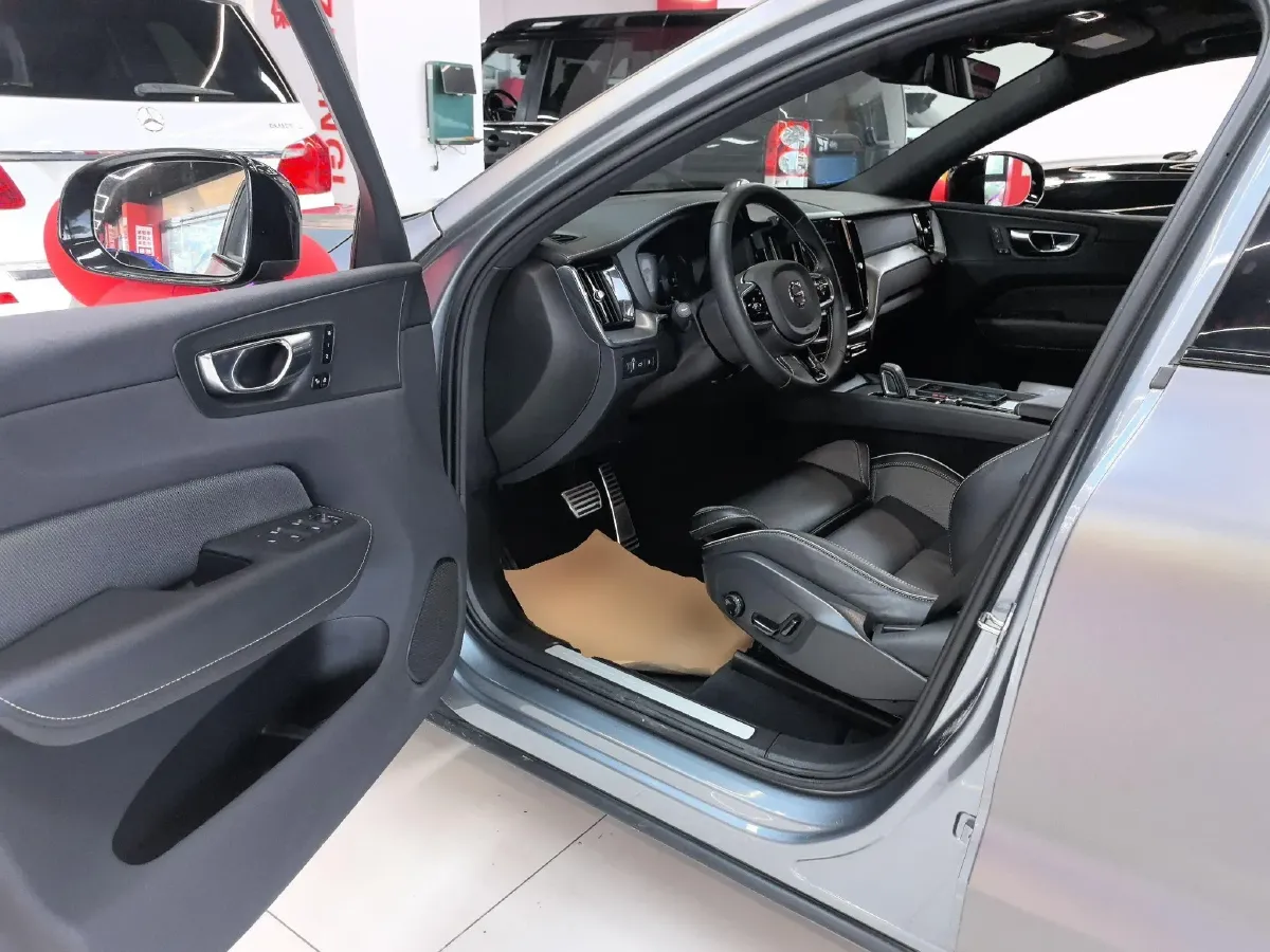 2021 Volvo XC60 PHEV 2.0T 303HP L4 8AT PHEV 11.6KWH,autocango,china used car exporter,china ev exporter,chinese used car exporter,chinese used ev exporter