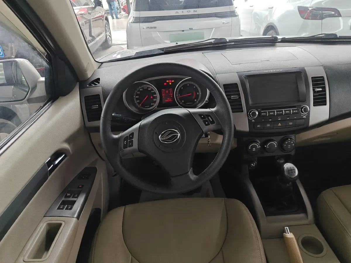 2012 Landwind X8 2.0T 122HP L4 5MT,autocango,china used car exporter,china ev exporter,chinese used car exporter,chinese used ev exporter