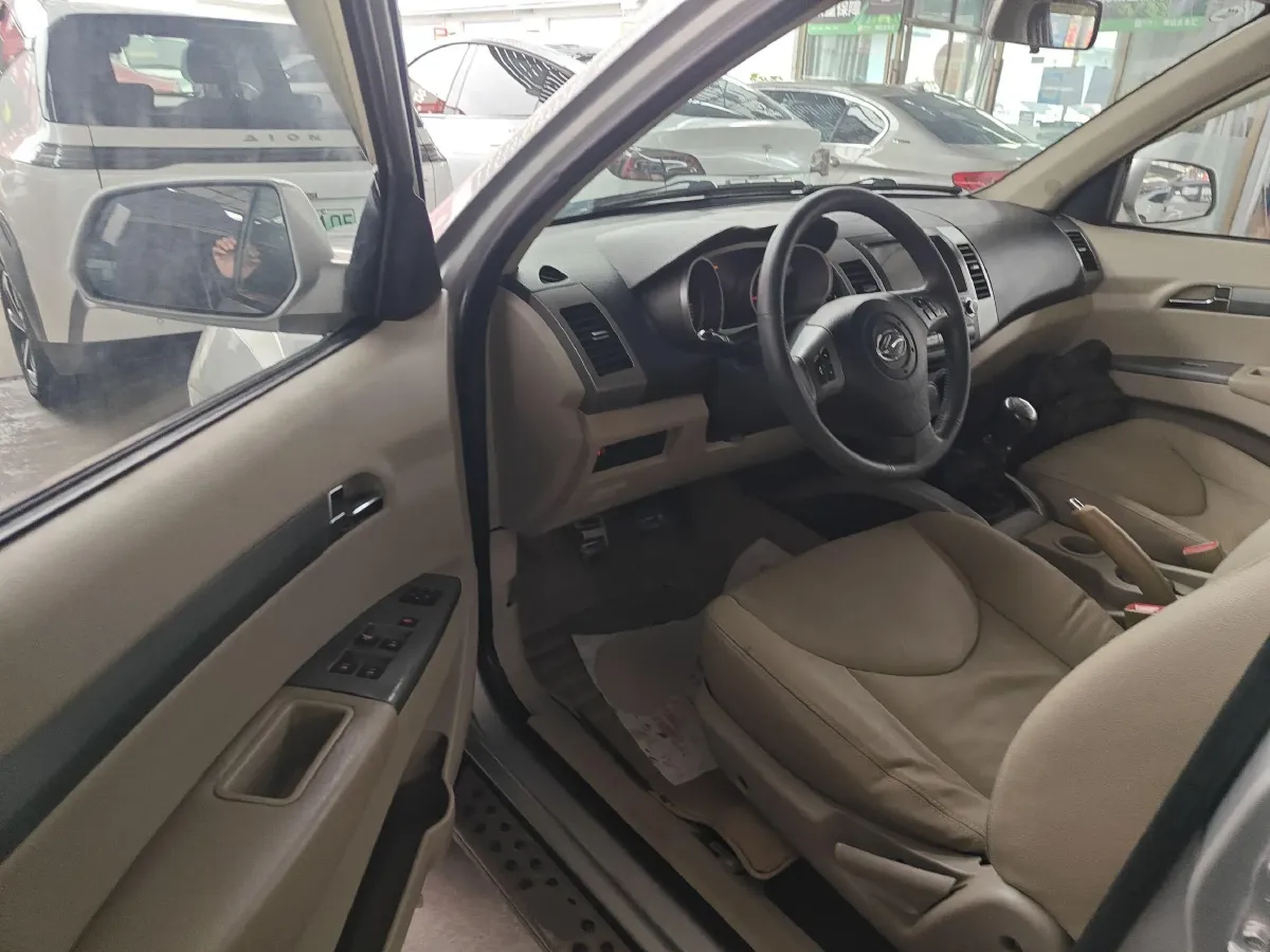 2012 Landwind X8 2.0T 122HP L4 5MT,autocango,china used car exporter,china ev exporter,chinese used car exporter,chinese used ev exporter