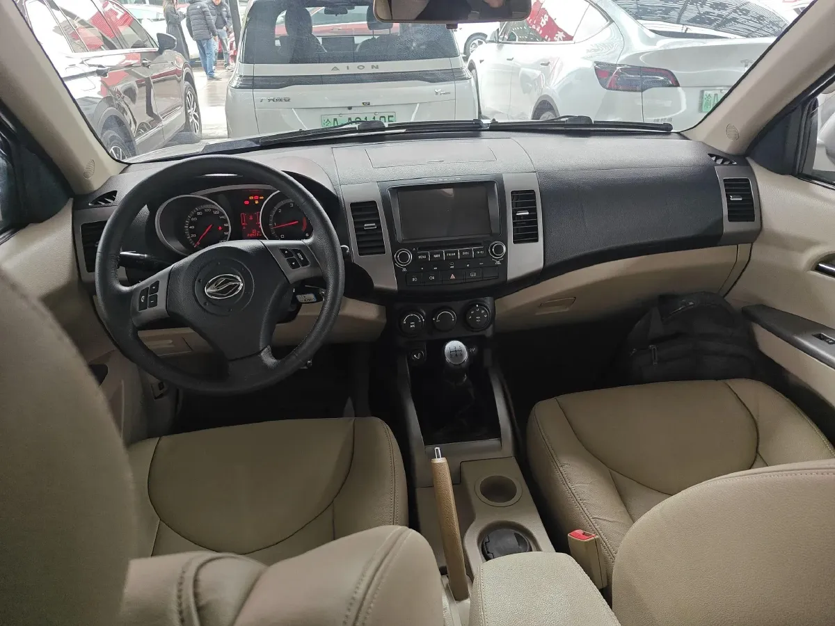 2012 Landwind X8 2.0T 122HP L4 5MT,autocango,china used car exporter,china ev exporter,chinese used car exporter,chinese used ev exporter