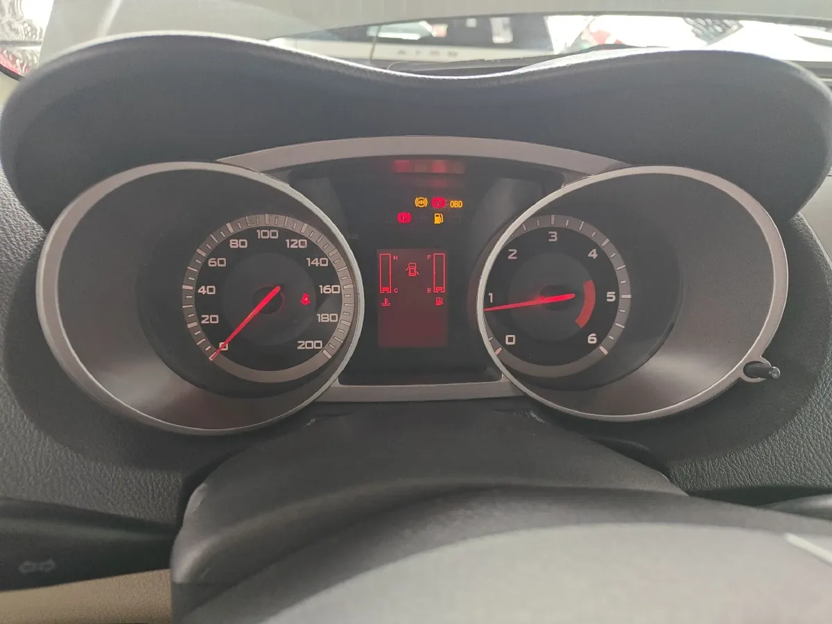 2012 Landwind X8 2.0T 122HP L4 5MT,autocango,china used car exporter,china ev exporter,chinese used car exporter,chinese used ev exporter