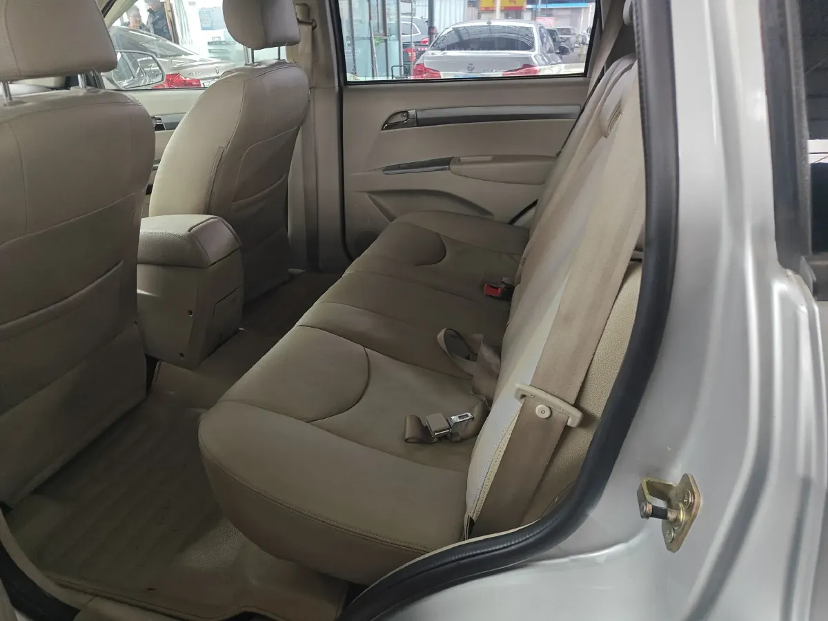 2012 Landwind X8 2.0T 122HP L4 5MT,autocango,china used car exporter,china ev exporter,chinese used car exporter,chinese used ev exporter